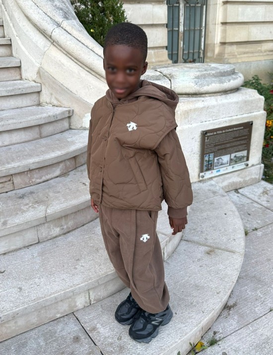 Ensemble sweat à capuche, pantalon et veste sans manche