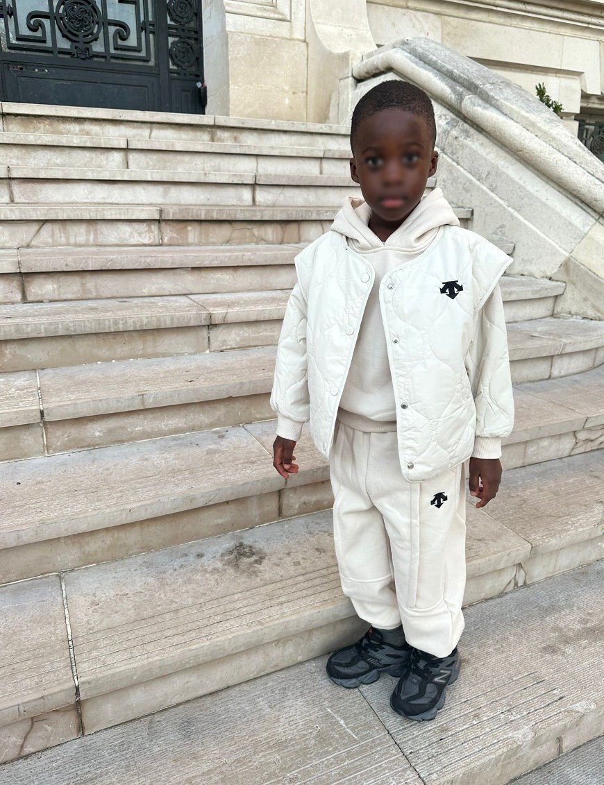 Ensemble sweat à capuche, pantalon et veste sans manche